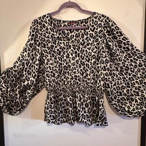 🌺Vince Camuto Smocked Peplum Blouse